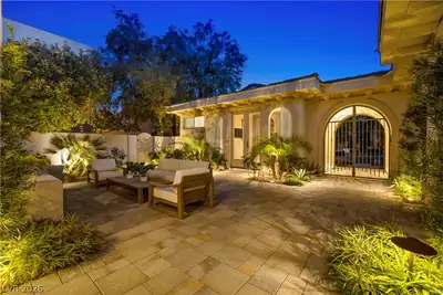 9320 Tournament Canyon Drive, Las Vegas, NV 89144 Courtyard
