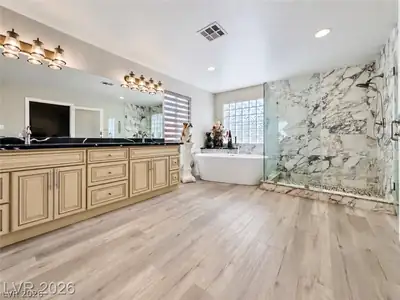 3272 Crystal Palm Court, Las Vegas, NV 89117 Primary Bathroom