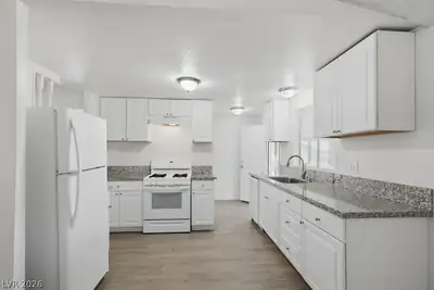3300 Death Valley Drive, Las Vegas, NV 89122 Kitchen