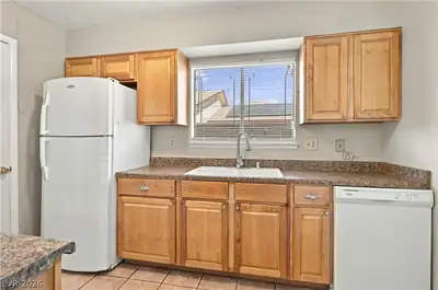 1305 Jackson Avenue, Las Vegas, NV 89106 Kitchen