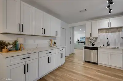 209 Ramsey Street, Las Vegas, NV 89107 Kitchen