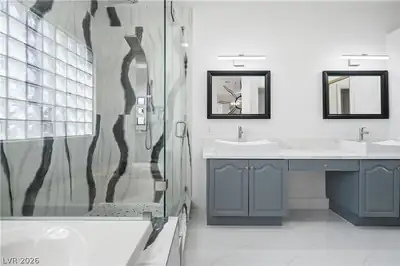 2933 Harbor Cove Drive, Las Vegas, NV 89128 Primary Bathroom
