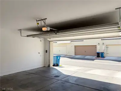 3614 Tripoli Cove Avenue, Las Vegas, NV 89106 Garage