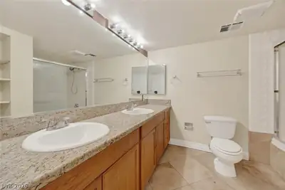 1114 Vegas Valley Drive, Las Vegas, NV 89109 Primary Bathroom