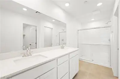812 Atleigh Avenue, Henderson, NV 89011 Primary Bathroom
