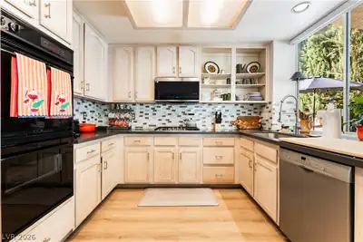 2421 Ivy Garden Court, Las Vegas, NV 89134 Kitchen