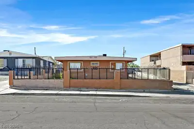 725 North 11th Street, Las Vegas, NV 89101 Front of Structure