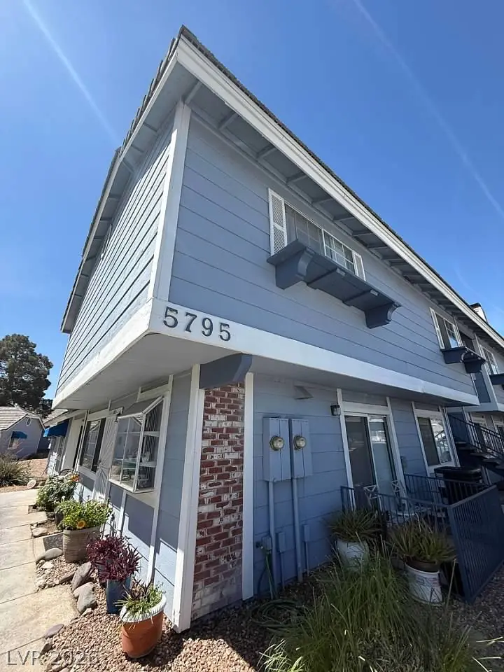 5795 Medallion Drive 202, Las Vegas, NV 89122