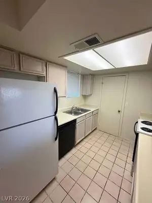 5795 Medallion Drive 202, Las Vegas, NV 89122 Kitchen