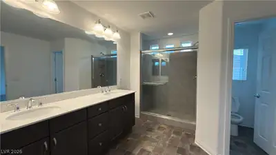 5395 Crossgates Avenue, Las Vegas, NV 89139 Primary Bathroom