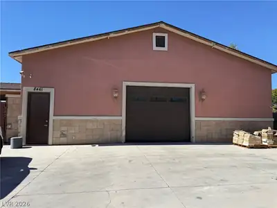 8461 Fairfield Avenue, Las Vegas, NV 89123 Garage