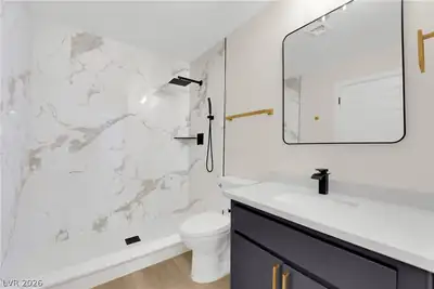 3880 El Paso Drive, Las Vegas, NV 89121 Primary Bathroom