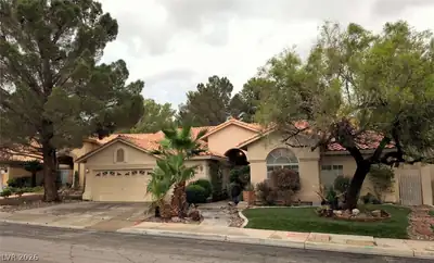 9108 Covered Wagon Avenue, Las Vegas, NV 89117 Front of Structure