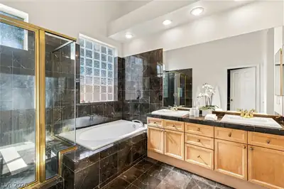 1009 Sir James Bridge Way, Las Vegas, NV 89145 Primary Bathroom