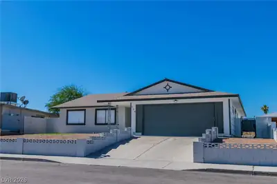 324 Lakehurst Road, Las Vegas, NV 89145 Front of Structure