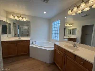 10540 Groton Avenue, Las Vegas, NV 89129 Primary Bathroom