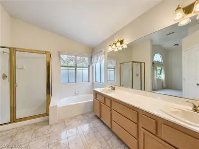 1313 Feather Glen Court, Las Vegas, NV 89117 Primary Bathroom
