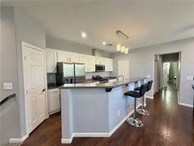 6153 Pine Desert Avenue 101, Las Vegas, NV 89108 