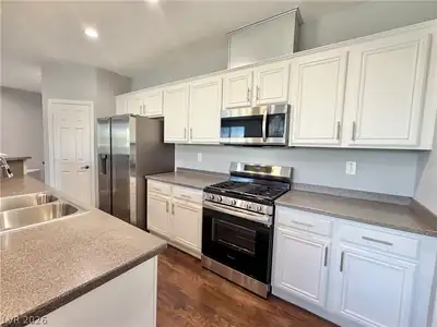 6153 Pine Desert Avenue 101, Las Vegas, NV 89108 