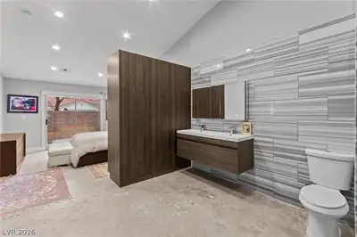 7763 Top Hat Avenue, Las Vegas, NV 89113 Primary Bathroom