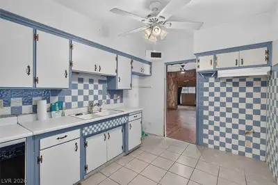 1323 Maui Street, Las Vegas, NV 89104 Kitchen
