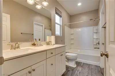 9670 Eamont River Street, Las Vegas, NV 89178 Primary Bathroom