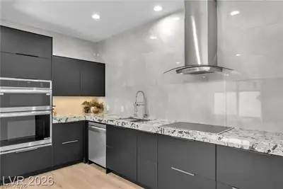 2861 QUEENS COURTYARD Drive, Las Vegas, NV 89109 Kitchen