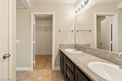 9917 Via Toro Avenue, Las Vegas, NV 89117 Primary Bathroom