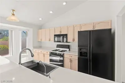 7625 Twisted Pine Avenue, Las Vegas, NV 89131 Kitchen