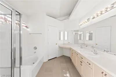 7625 Twisted Pine Avenue, Las Vegas, NV 89131 Primary Bathroom