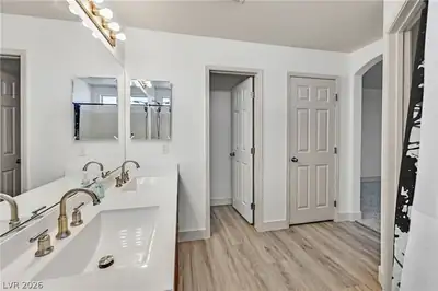 5844 Parrot Cove Court, Las Vegas, NV 89139 Primary Bathroom