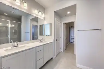 9428 Lunar Effect Street, Las Vegas, NV 89143 Primary Bathroom