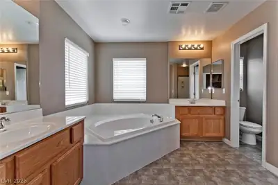 8304 Lambtin Quay Avenue, Las Vegas, NV 89131 Primary Bathroom