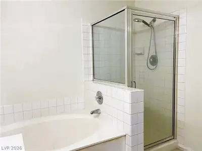 6820 San Ricardo Avenue 104, Las Vegas, NV 89146 Primary Bathroom