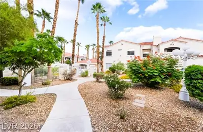 6820 San Ricardo Avenue 104, Las Vegas, NV 89146 Yard