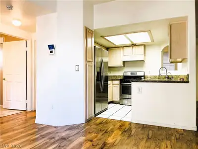 6820 San Ricardo Avenue 104, Las Vegas, NV 89146 Kitchen