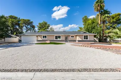 4016 Roxanne Drive, Las Vegas, NV 89108 Front of Structure