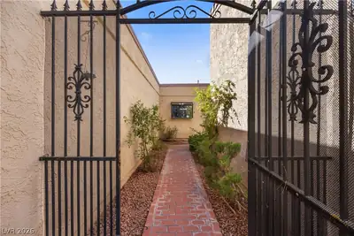 1863 Camino Verde Lane, Las Vegas, NV 89119 Entry