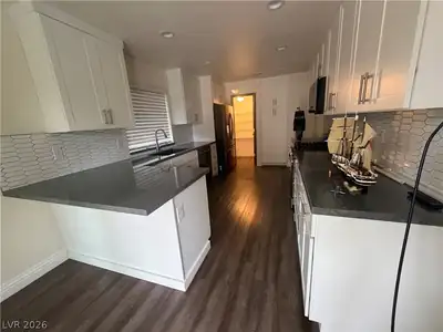 3040 Waterview Drive, Las Vegas, NV 89117 Kitchen