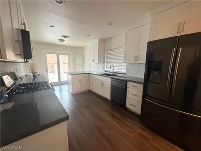 3040 Waterview Drive, Las Vegas, NV 89117 Kitchen