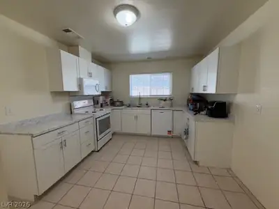 212 Bradshaw Way, Las Vegas, NV 89145 Kitchen