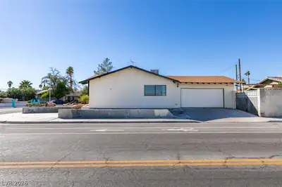 2117 Las Flores Street, Las Vegas, NV 89102 Front of Structure