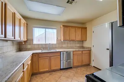 2117 Las Flores Street, Las Vegas, NV 89102 Kitchen