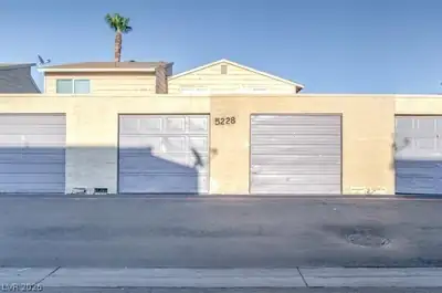 5228 Garden Lane, Las Vegas, NV 89119 Garage