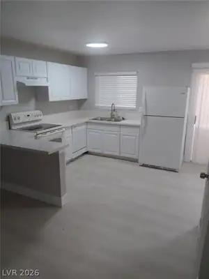 5228 Garden Lane, Las Vegas, NV 89119 Kitchen