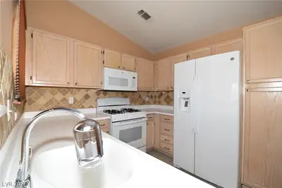 5415 West Harmon Avenue 2135, Las Vegas, NV 89103 Kitchen