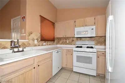 5415 West Harmon Avenue 2135, Las Vegas, NV 89103 Kitchen