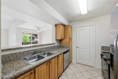 5055 West Hacienda Avenue 2023, Las Vegas, NV 89118 Kitchen