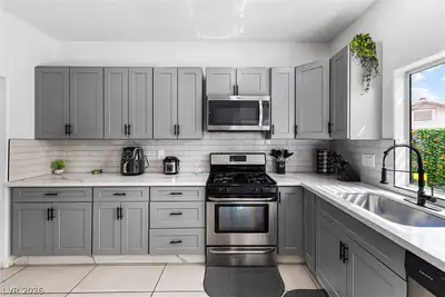 616 Playa Del Sol Way, Henderson, NV 89015 Kitchen