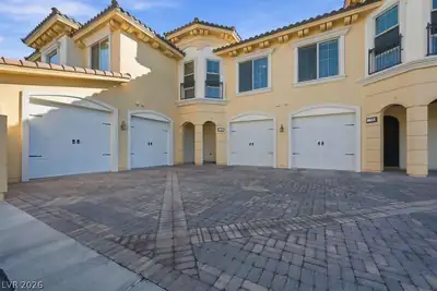 18 Via Visione 102, Henderson, NV 89011 Front of Structure